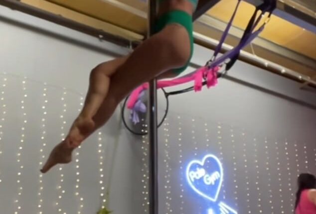 Sarah Jayne Dunn Shows Off Her Pole Dancing Skills On Instagram Sound Health And Lasting Wealth