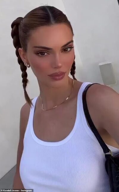 Kendall Jenner Flashes Her Midriff In A Crop Top At Coachella As Fans Accuse Her Of Using
