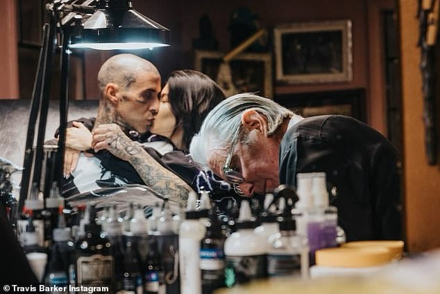 Kourtney Kardashian shares kiss with Travis Barker as he pays tribute