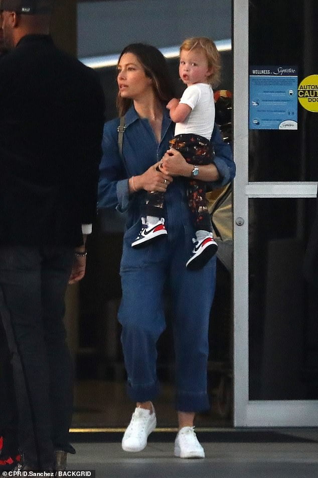 Jessica Biel carries son Phineas, two, arriving at LAX with Justin