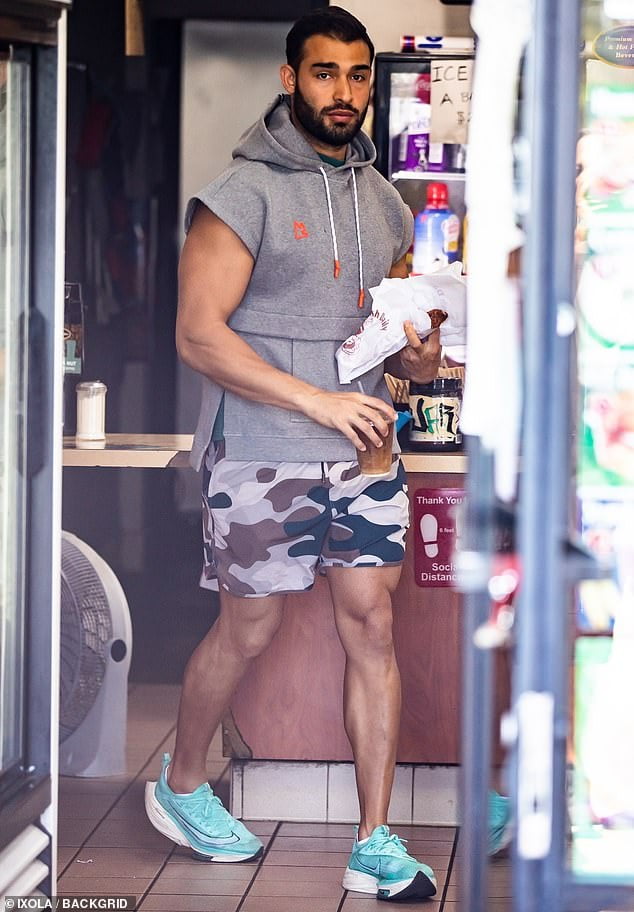 Britney Spears New Husband Sam Asghari Picks Up Coffee And A Bite To Eat In The Valley Sound 3258