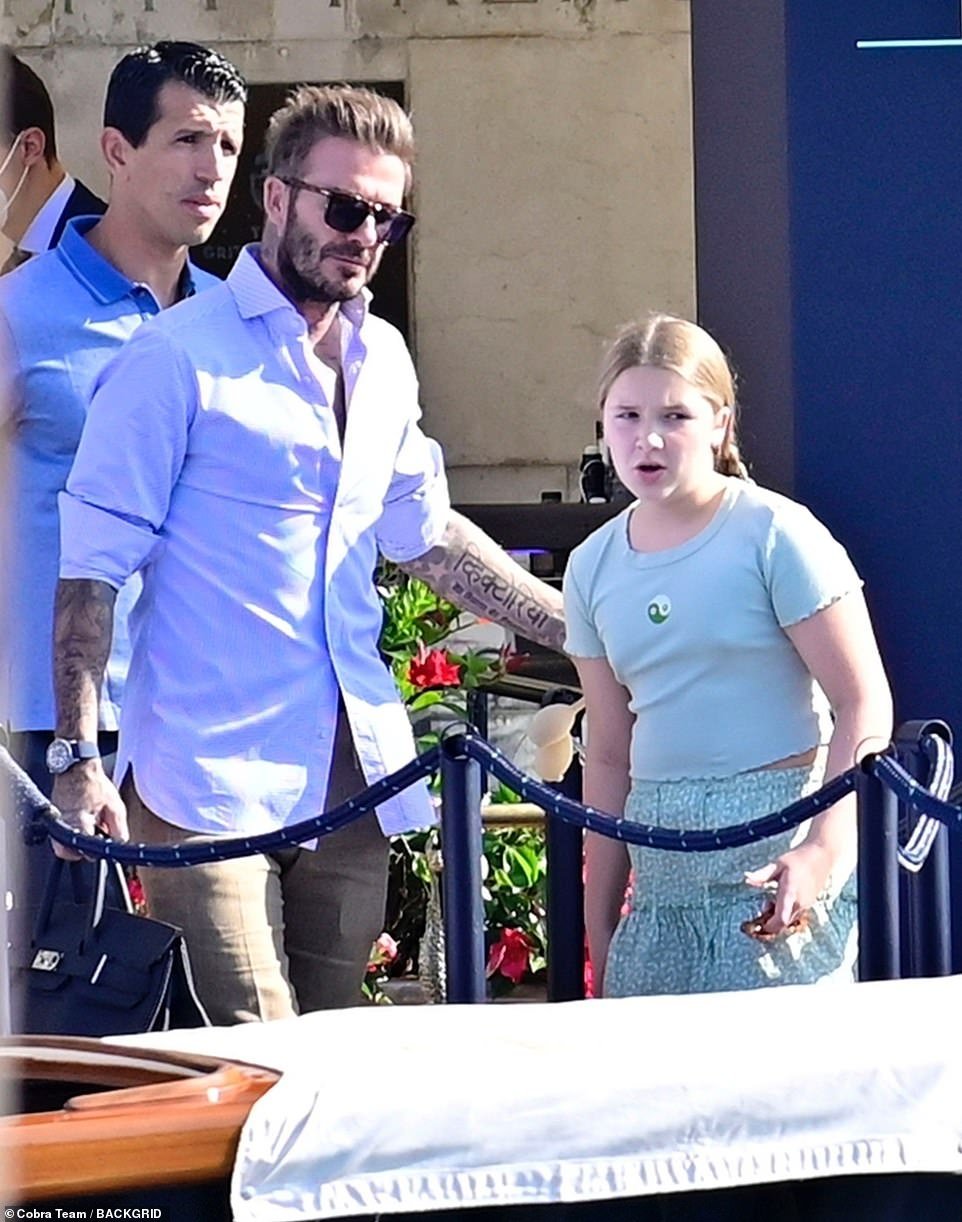 David Beckham puts a protective arm around daughter Harper in Venice ...