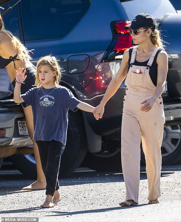 Elsa Pataky Flaunts Her Biceps In A Black Singlet As She Steps Out With