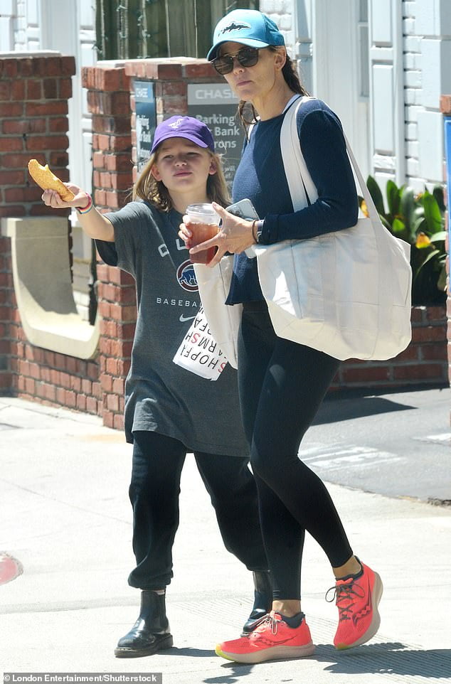 Jennifer Garner cut a sporty figure while running errands with ten-year