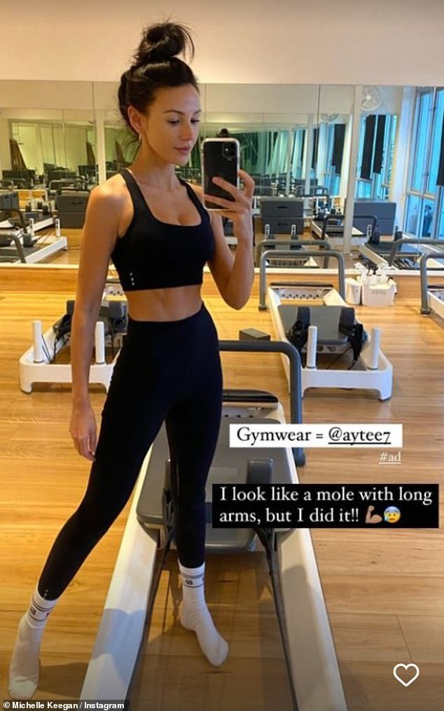 Michelle Keegan shows off her toned abs in black gym wear - Sound ...