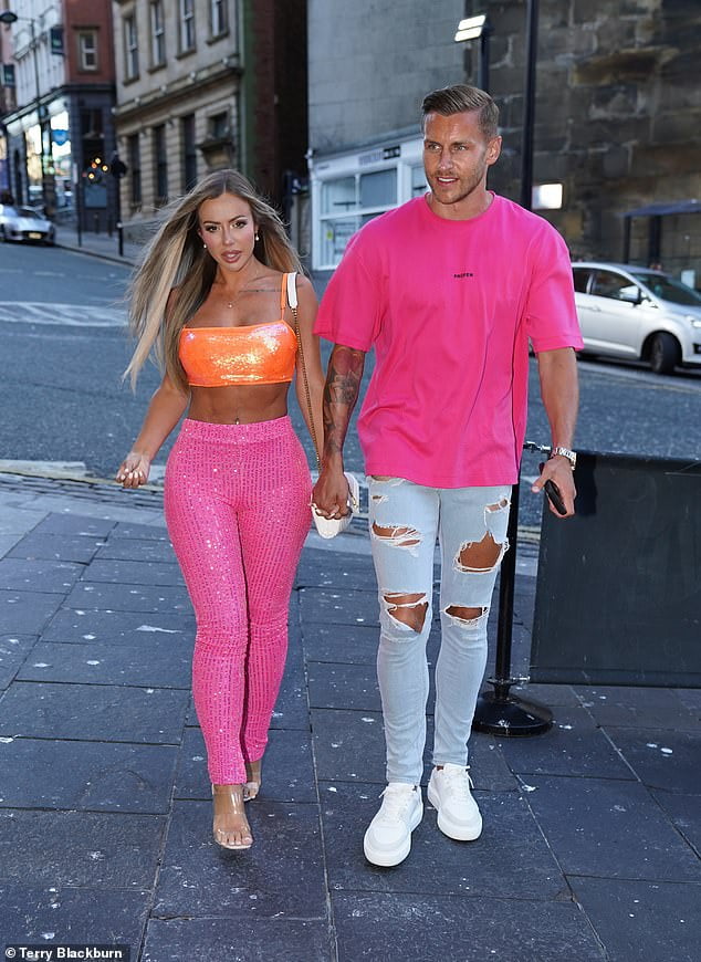 Newlywed Holly Hagan Flashes Her Abs At Charlotte Crosbys Gender