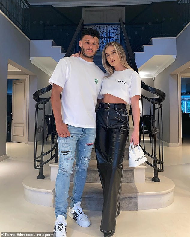 Perrie Edwards and Alex Oxlade-Chamberlain are ENGAGED! - Sound Health