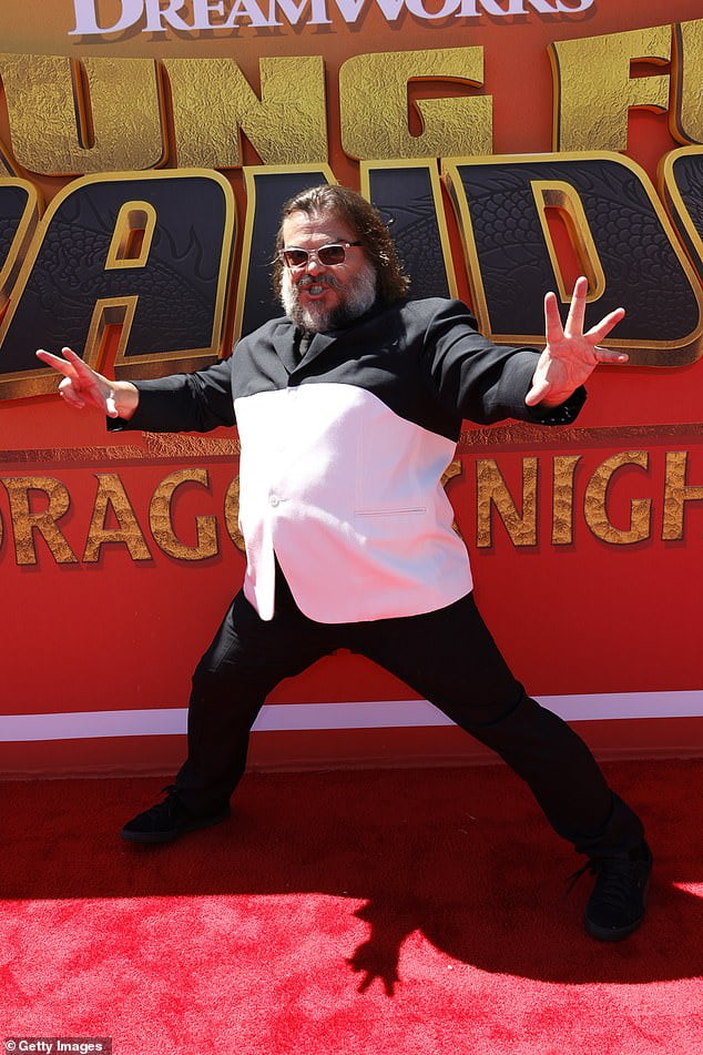 Jack Black dons a black and white suit at the LA premiere of Kung Fu ...
