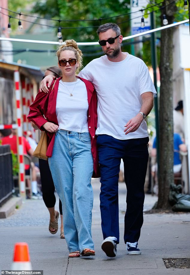 New mom Jennifer Lawrence dons a midriff-baring top on a stroll with ...