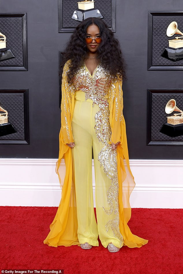 R&B Singer H.E.R. To Play Belle In ABC's Upcoming Special Beauty And ...