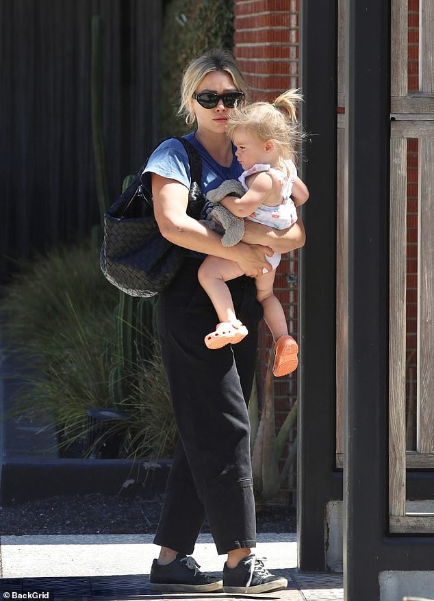 Hilary Duff shops in LA with husband Matthew Koma and their daughters ...