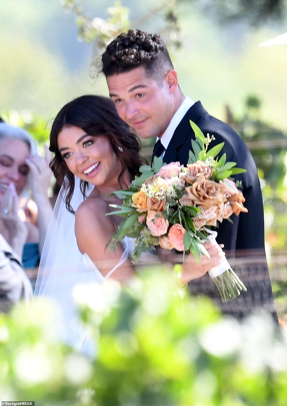 Sarah Hyland and Wells Adams MARRIED at California's Sunstone Winery