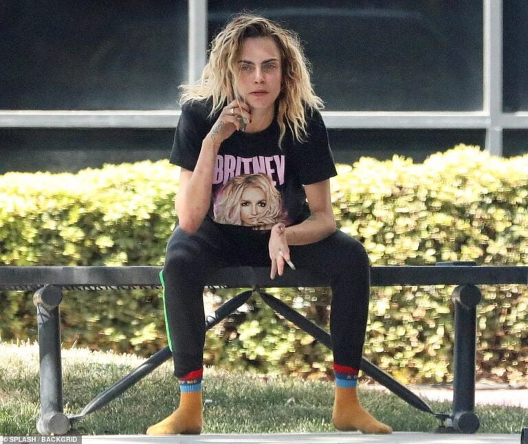 Cara Delevingne Appears Disheveled And Very Jittery With Her Legs 6401