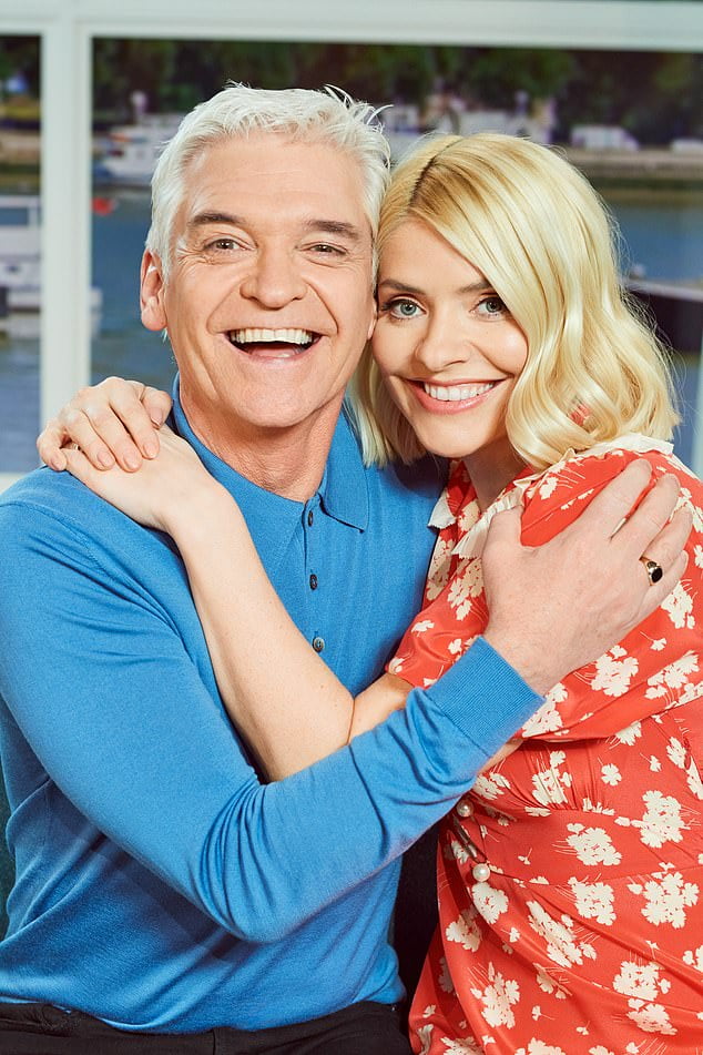 Fans Urge Itv To Axe Boring Holly Willoughby And Phillip Schofield From This Morning Sound