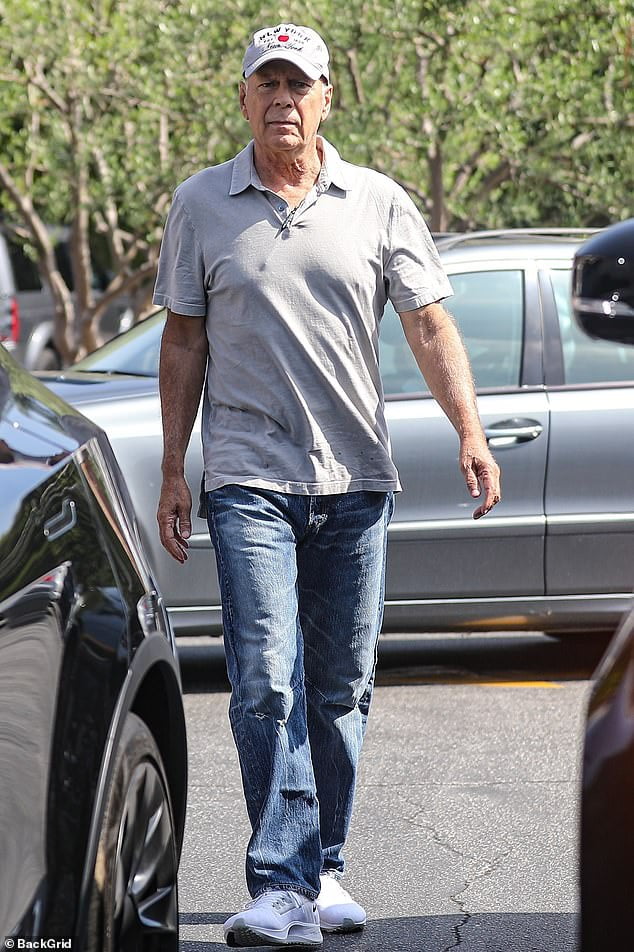 Bruce Willis rocks a casual look as he steps out for lunch with a ...