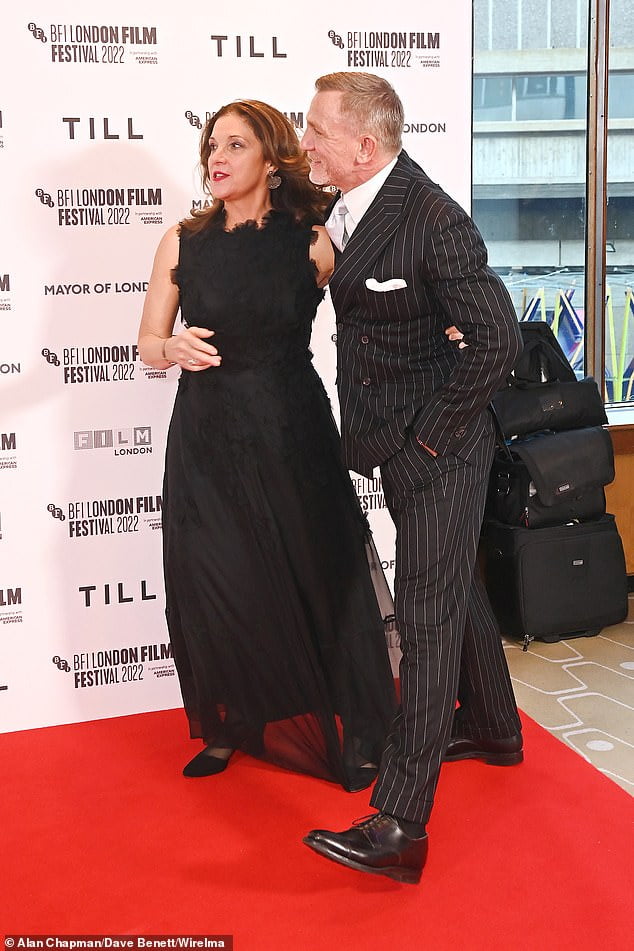 Daniel Craig steps out to support James Bond producer pal Barbara