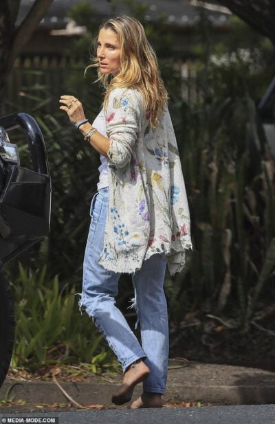 Elsa Pataky Shows Off Her Dainty Latin Foot Tattoo As Goes Barefoot In ...