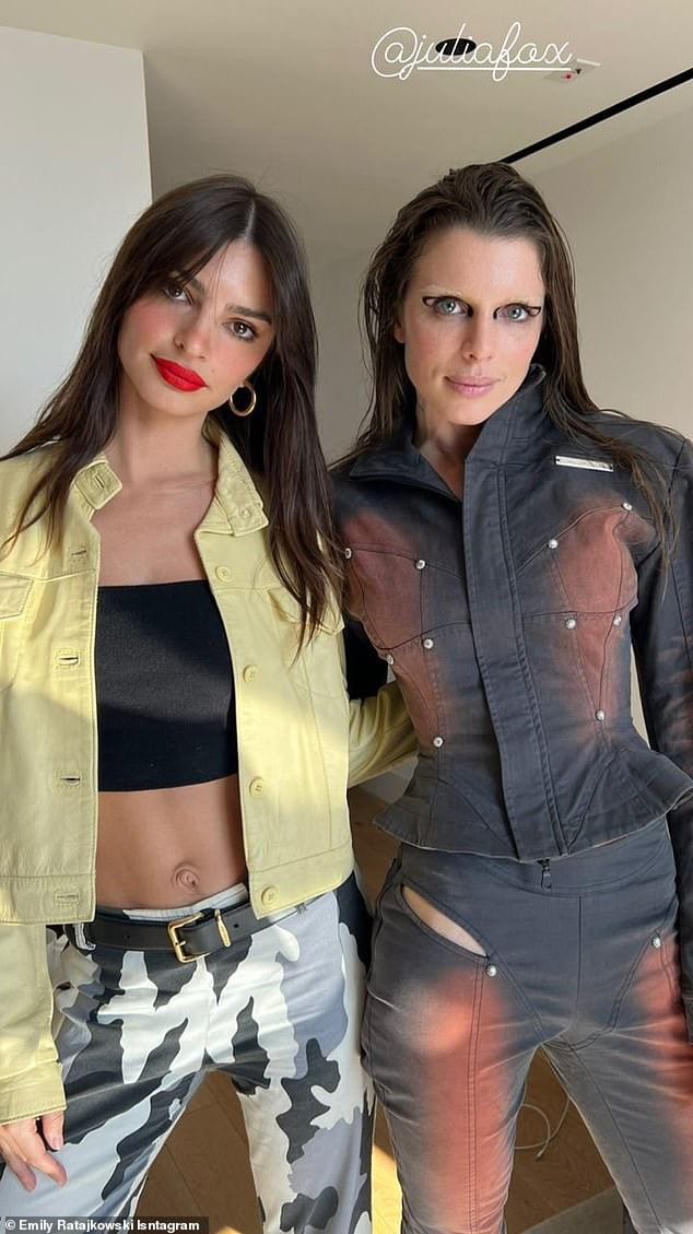 Emily Ratajkowski Flashes Her Toned Tummy As She Teases Julia Fox As