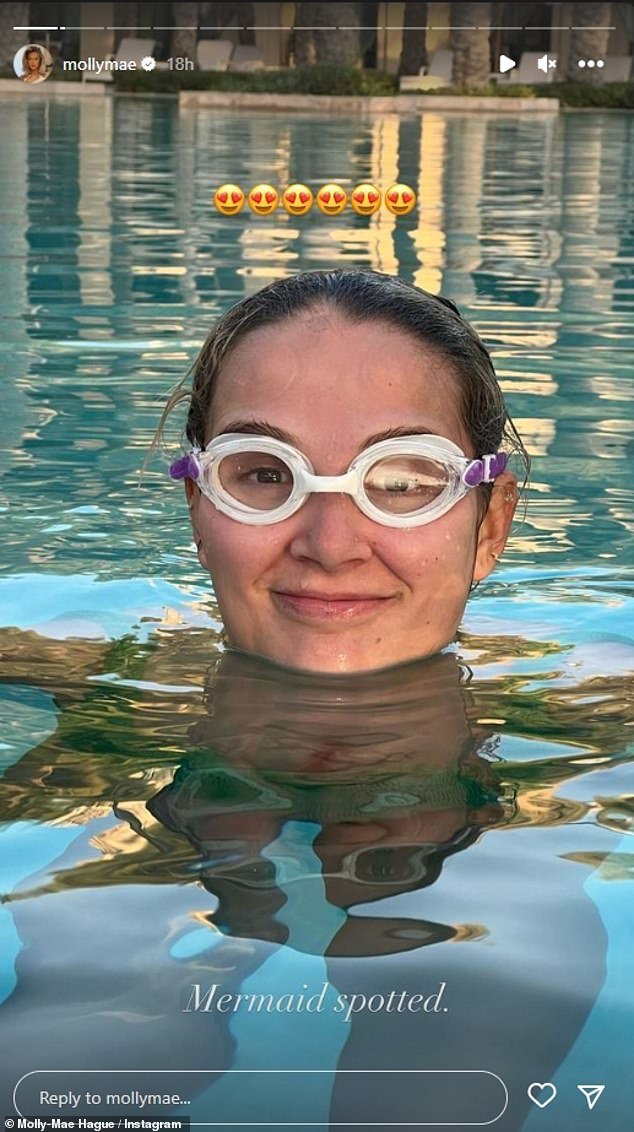 Make Up Free Molly Mae Hague Looks Almost Unrecognisable As She Sports Goggles While Enjoying A