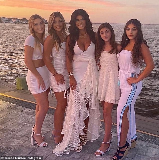 Teresa Giudices Four Lookalike Daughters Surprise Her With A Stunning Beachside Photoshoot 