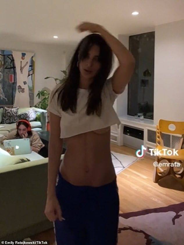 Emily Ratajkowski Flashes Underboob As She Dances Braless In A Tiny Crop Top Sound Health And 