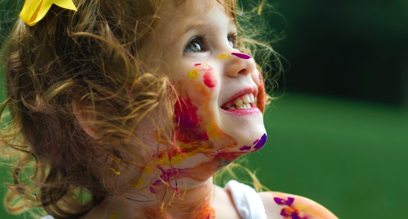 15 Signs Of A Happy Child That Are Noticeable