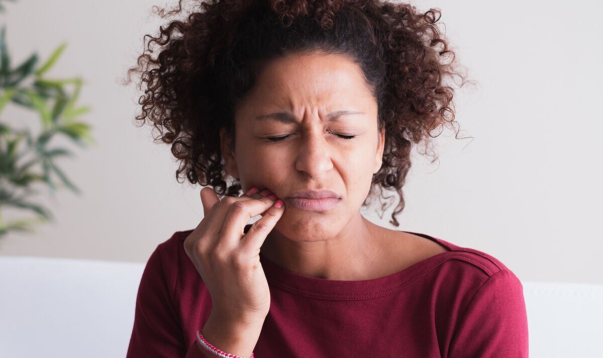 Angular cheilitis around the mouth could signal a vitamin B deficiency