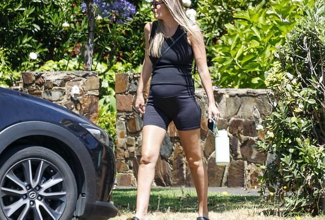 Jimmy Bartel's pregnant girlfriend Amelia Shepperd shows off her ...