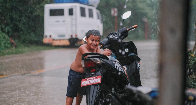 7 Health Benefits of Bathing in the Rain