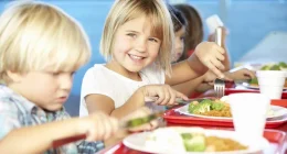 5 Signs of Overfeeding in Kids