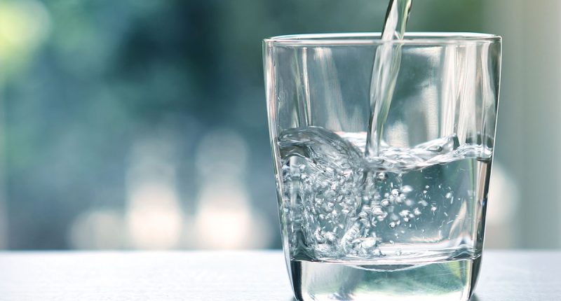 does-drinking-water-help-you-lose-weight-updated-2023