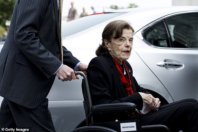 Dianne Feinstein, 89, arrives at Congress in a wheelchair - Sound