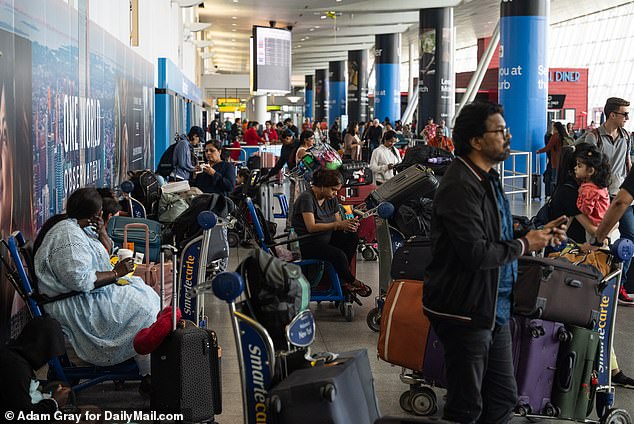 Fourth Of July Flightmare Continues With Over 2 200 Flights Delayed And 