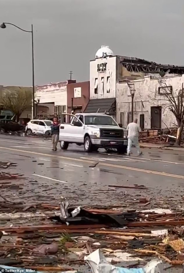 Texas tornado At least 3 people killed and 75 others injured as
