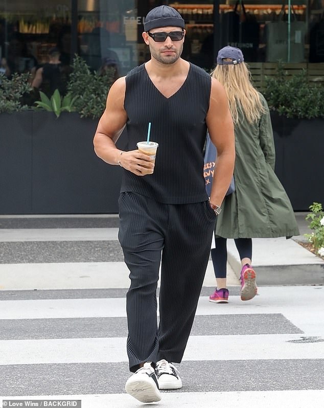 Britney Spears' estranged husband Sam Asghari shows off his buff biceps ...