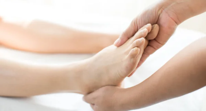 Enhancing Leg Circulation with Natural Herbs: How to Use Them