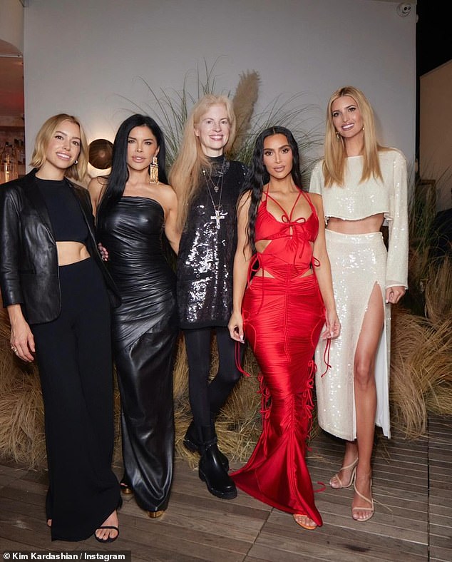 Kim Kardashian Poses With Lauren Sánchez, Ivanka Trump And Her Famous ...