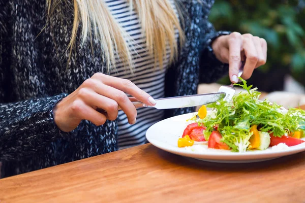 Can what you eat (diet) impact endometriosis? Here's what scientist says