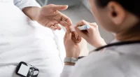 High Blood Sugar Linked to Increased Risk of Hand and Wrist Problems in Diabetics