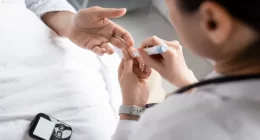 High Blood Sugar Linked to Increased Risk of Hand and Wrist Problems in Diabetics