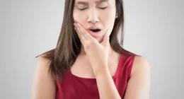 Why Does the Roof of Your Mouth Hurt? Causes and Remedies